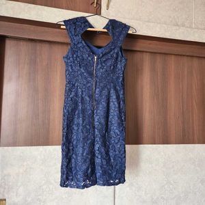 Elegant Navy Lace Dress with Cutout