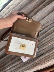 Savana sling purse