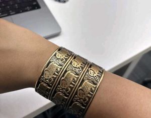 BRASS ELEPHANT NAVRATRI CUFF🌸