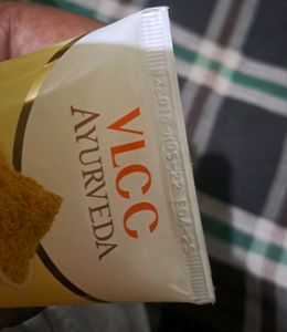 VLCC AYURVEDA HALDI &amp; CHANDAN 100 ML FACE WASH