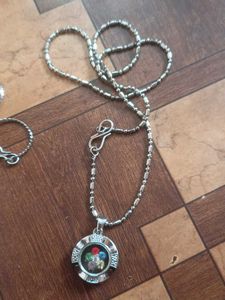 beautiful pendant chain