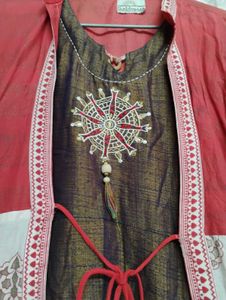 Elegant Kurta Set with Intricate Embroidery