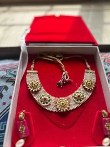 Elegant Pearl Necklace with Kundan Work