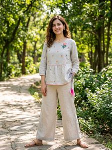 Ateesa light gray embroidered top size L