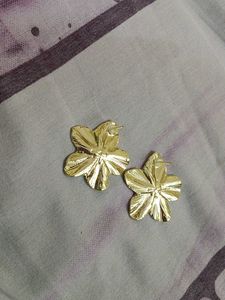 Gold Tone Flower Earrings