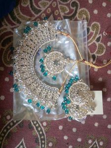 Elegant Kundan &amp; Pearl Jewellery Set