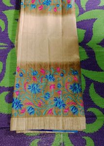 "Blossoming Beauty: A Floral Print Saree 🌸🌼"