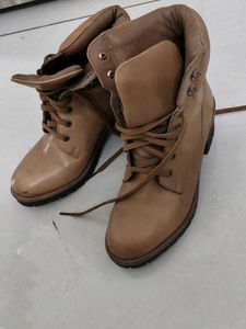 Stylish Tan Leather Lace-Up Boots