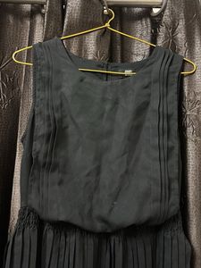 Elegant Black Pleated Midi Dress