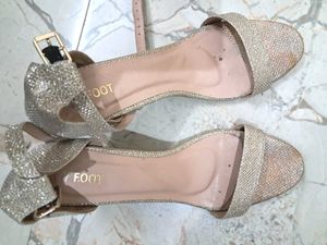 Sale On: Shimmery Party Wear Heels