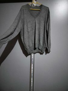 V Neck Shaped Grey Sweatshirt