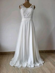 Elegant Lace &amp; Chiffon Gown