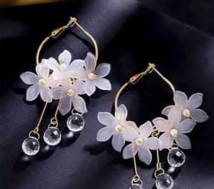 Chic Floral Drop Earrings