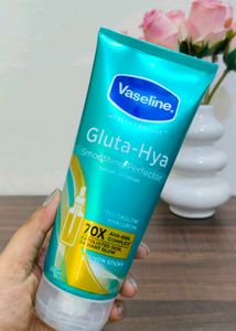 Vaseline Gluta-Hya Lotions (2 Items)