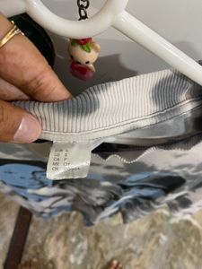 H&amp;m Tshirt
