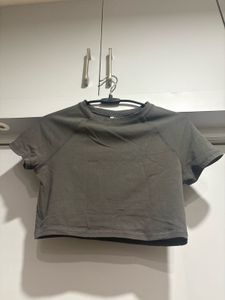 H&amp;M Cropped Dark grey marl T-Shirt in Size - S