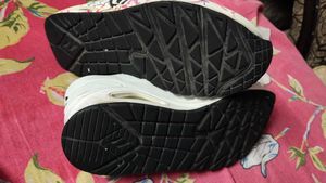 Skechers Sneakers - Funky Design