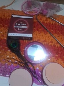 True Girls 2-in-1 Professional Compact Powder