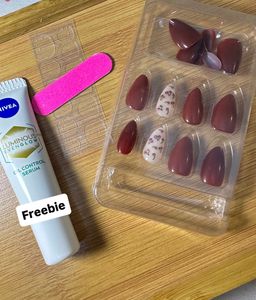 Press-On Nails Set with Freebie Serum