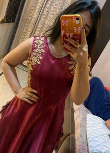 Free delivery 🚚 Elegant Maroon Ethnic Gown