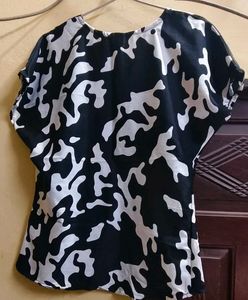 Stylish Black &amp; White Print Top