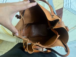 Stylish Croc-Embossed Shoulder Bag