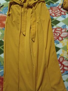 A Wide Legs Mustard Yellow Trouser