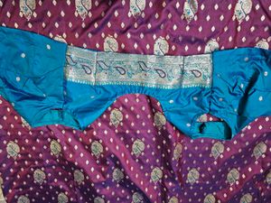 Elegant Paisley Pattern Saree