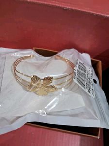 freesize floral golden bracelet