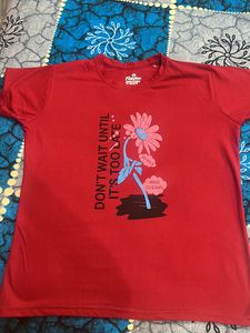 RED TSHIRT NEW WITHOUT TAG 100%COTTON FREE GIFT