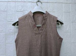 New with tag Sleeveless V-Neck Casual Top