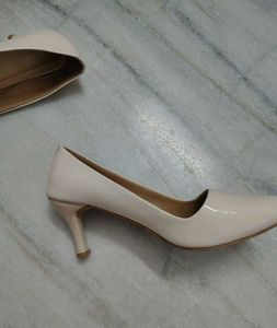 Cream Pencil Heel 👠