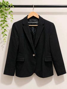 ZARA Chic Black Blazer with Embellished Buttons