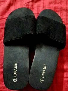 LUNA BLU Comfortable Black Slide Sandals