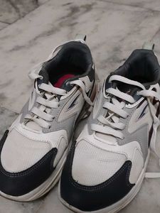 Aisan sports shoes