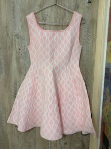 Chic Pink &amp; White Geometric Knit Dress