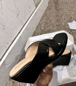 Monrow Essentials Black Wedge Sandals