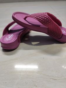 Brand New Women's Slipper