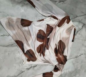 Off-Shoulder Printed Long Sleeve Top 🦪
