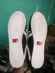 NEW NO USED CASUAL SNEAKERS SHOES FOR MEN.