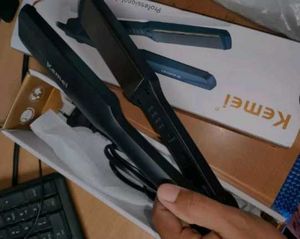 Kemei Hair Straightener - Achieve Sleek Styles