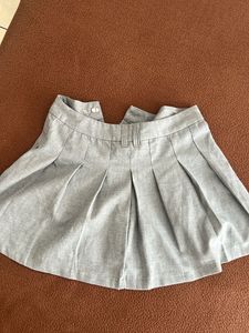H&amp;M gray pleated skirt