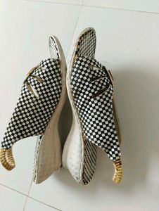 Stylish Checkerboard Slingback Sandals