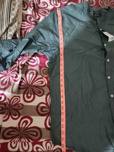 Men's Classic Fit Button-Up Shirt