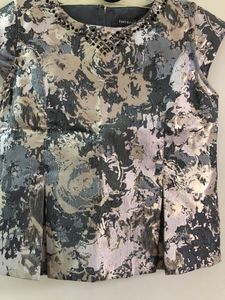 Cup sleeve grey top