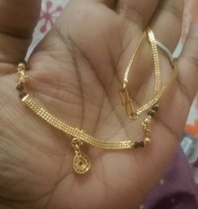 Elegant Gold Necklace with Pendant