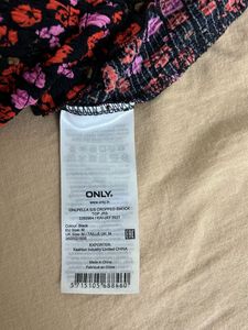 ONLY Smocked Floral Crop Top