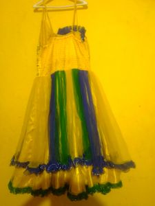 FROCK FOR GIRLS UNDER 12 TO 13 YEARS . NEWW