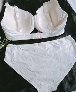 Beutiful Lace Hunkemoler Bra Set