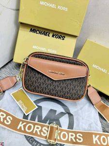 Michael Kors MAISIE 2-IN-1 Signature Camera Bag WD